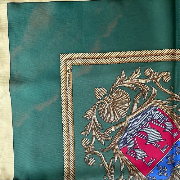 Hermes Les Armes De Paris Green 100% Silk Scarf - Picture 4 of 7